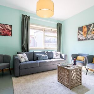 Host Wise - Colorful Bright Flat With Balcony
