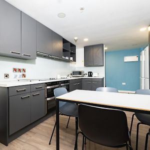 Appartement à 3 Chambres à Coucher