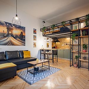 Rumbastic New Apartment - Best Location With Ac
