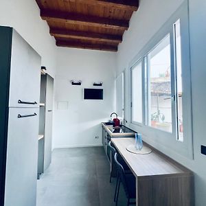 Studio Lit King-Size