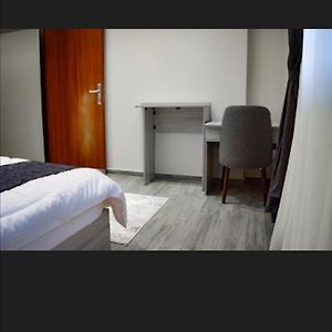 Appartement à 2 Chambres à Coucher