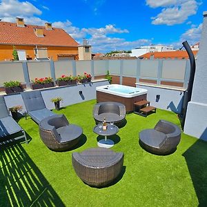 Jacuzzi Tuscany Terrace Apartment Free Parking