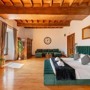 Appartement de Luxe à 5 Chambres à Coucher