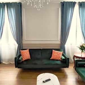 Appartement à 3 Chambres à Coucher