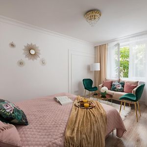 Lovely Downtown Studio At Most Lively Hoza Street, Discover Warsaw On Foot