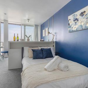 Bullring Modern & Stylish Apartment With City Skyline Views & Free Parking