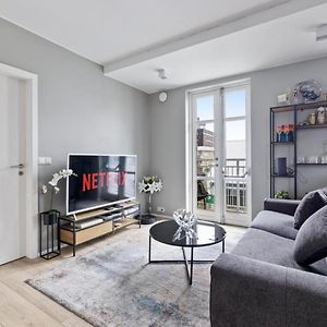 Cheerful Down Town Apartment