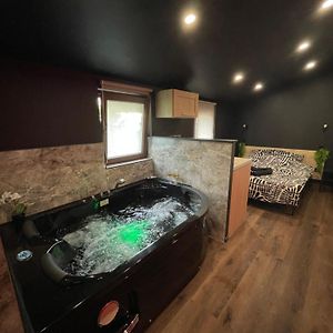Jacuzzi Love Room