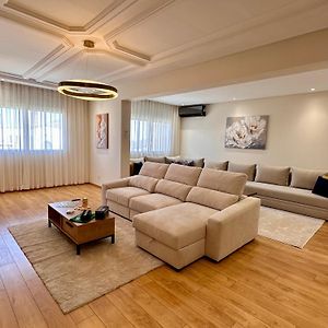 Appartement à 3 Chambres à Coucher