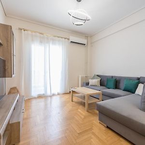 Stylish 2 Bd Urban Retreat Near Panormou Metro
