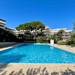Family Apartment - Fully Equipped, Close To Sandy Beaches & Restaurants, Pool, Balcony, Garage