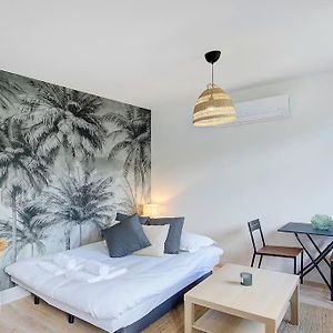 Studio Lit King-Size