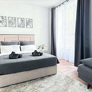 Holidayhome Apartments I Stylish Private Room In The Heart Of Berlin-Kreuzberg!