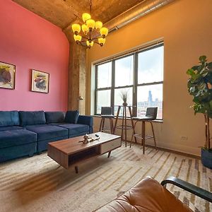 Modern 2Br Loft With Amazing City Skyline View And Optional Parking For 8 Guests Near Mccormick Place And Soldier Field