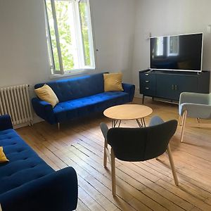 Appartement à 2 Chambres à Coucher