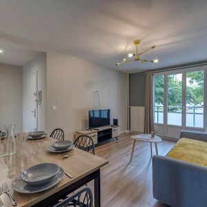 Appartement à 2 Chambres à Coucher