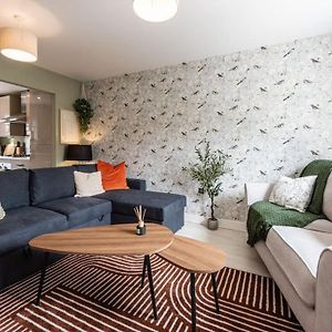 Modern House 2 Bedroom 5 Beds