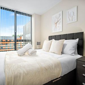 New Luxury Two Bedroom Apartment - City Centre - Netflix - Wifi - Top Rated - Jq 8Ah