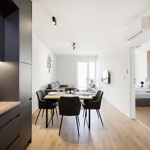 Sleek Apartment With Balcony And Parking