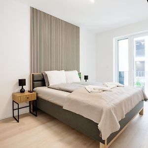 Modern Apartment With Balcony And Parking
