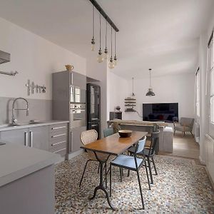 Appartement à 2 Chambres à Coucher