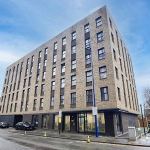 Modern 2 Bed Apartment With Central Location