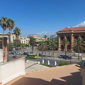 Flat In Front Of Teather Massimo