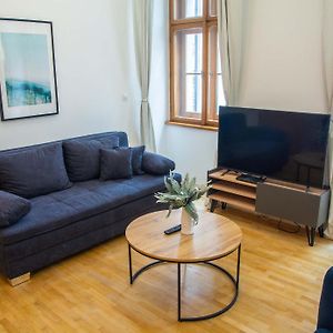 Appartement à 2 Chambres à Coucher