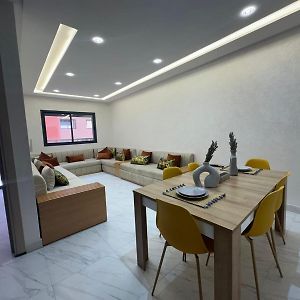 Appartement à 2 Chambres à Coucher