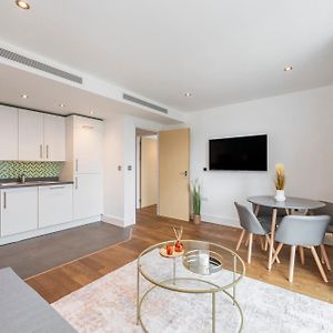 Stylish 2 Bedroom Apartment In Chelsea By Battersea Park With Ac