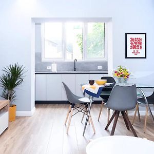 Appartement à 2 Chambres à Coucher
