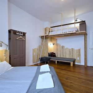 Courtyard Apartment (LIALI)
