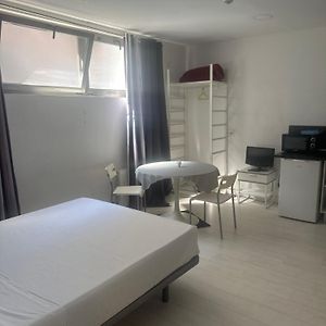Studio Lit King-Size