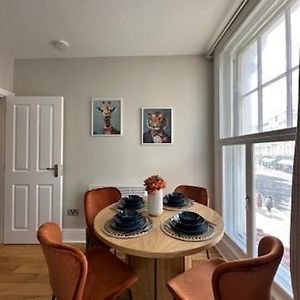 Modern Flat In Central London