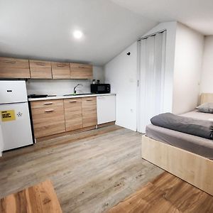 Apartment Sandy For 2 Near City Centre