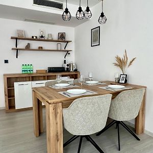 Skau Piano Family & Business Apartment Free Parking