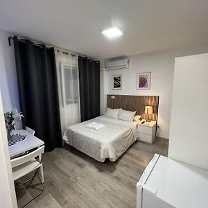 Studio Lit King-Size