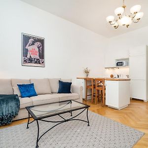 Appartement à 2 Chambres à Coucher