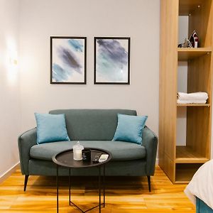 Studio Lit King-Size