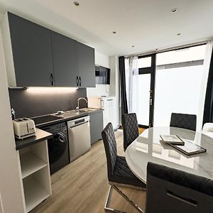 Appartement à 2 Chambres à Coucher