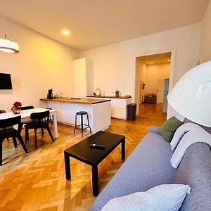 Appartement à 2 Chambres à Coucher