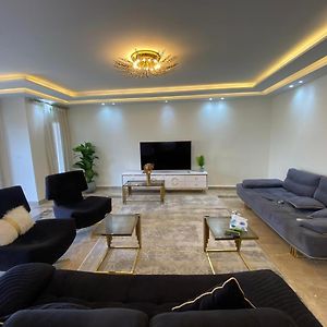 Appartement à 3 Chambres à Coucher