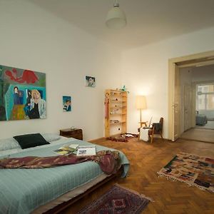 Artisan & Old-Timey 2 Bedrooms Home