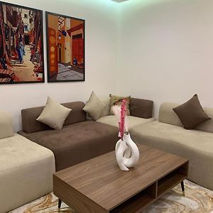 Appartement de Luxe à 2 Chambres à Coucher
