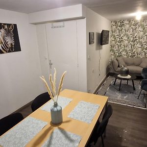 Appartement à 2 Chambres à Coucher