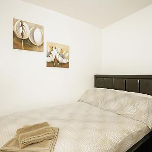 Modern Comfy And Central 5 Star Location Doublebeds