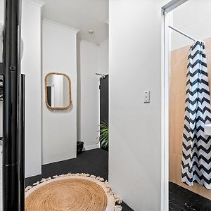Azzurro Pod Hotel - Central Sydney