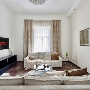 Appartement à 2 Chambres à Coucher