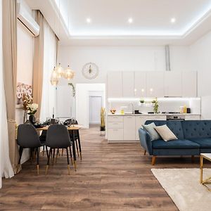 Blue Velvet Luxury Apartment