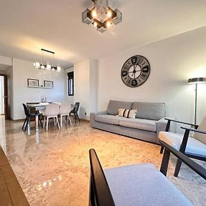 Appartement à 3 Chambres à Coucher